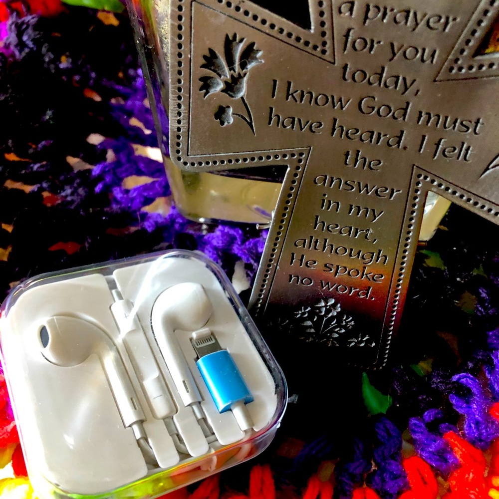 Wired apple headphones